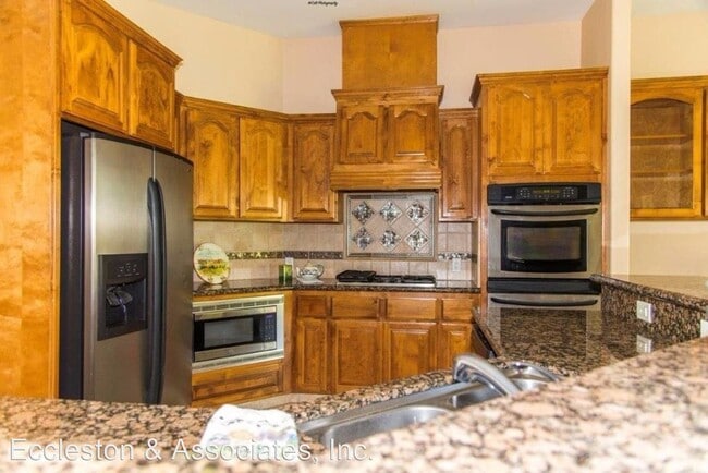 Building Photo - 3 br, 2 bath House - 10614 Cliffside