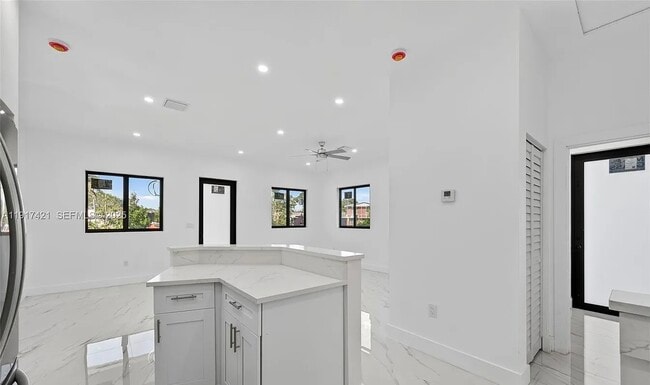 Building Photo - 14128 Madison St