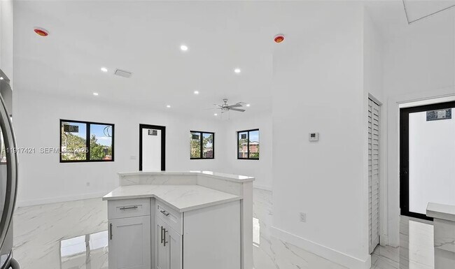 Foto del edificio - 14128 Madison St