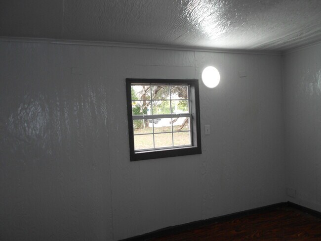 Building Photo - 2255 Bandera Rd