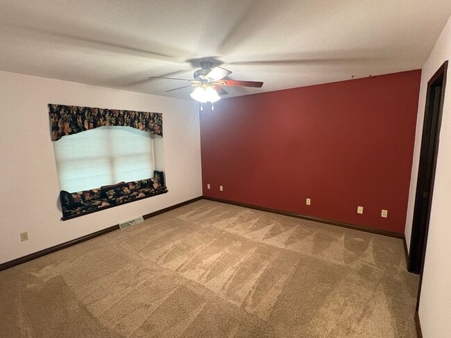 Building Photo - 1512 Winsted Dr