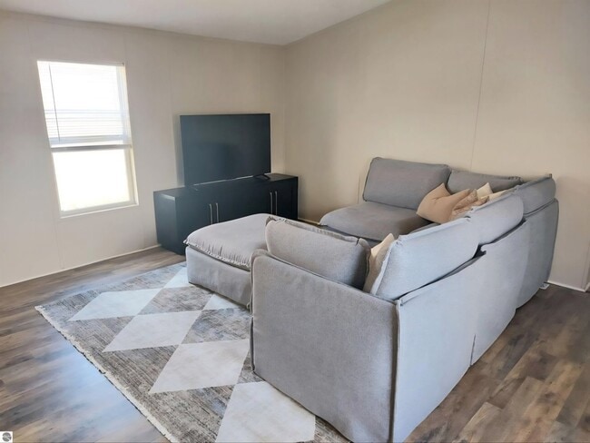 Foto del edificio - 4652 Meadow Lane Dr