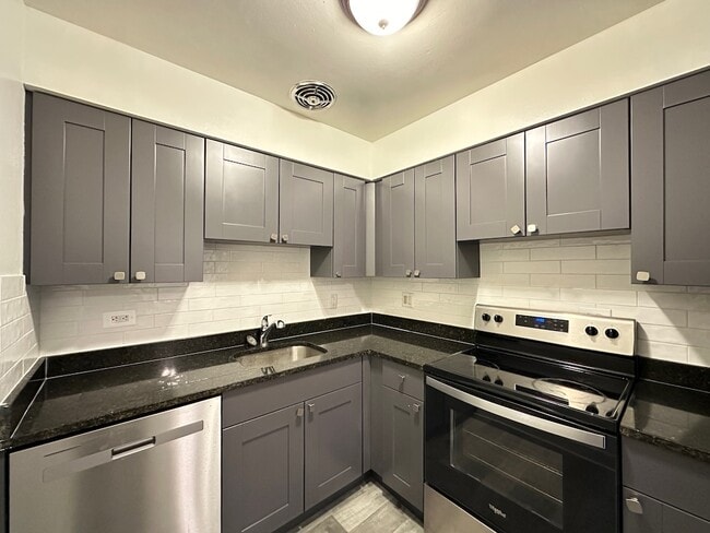 Foto del edificio - 3825 N Pine Grove Ave