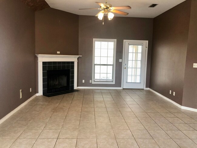 Foto del edificio - 26 Wellington Dr