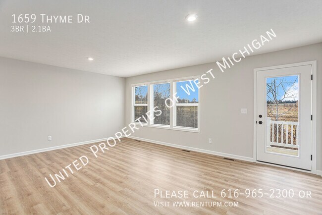 Building Photo - Available Now | 3 Bed 2.5 Bath Townhome in...