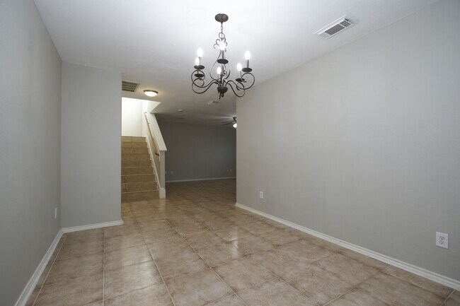 Foto del edificio - 18926 Piney Way Dr