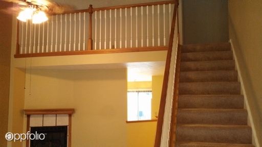 Building Photo - 302 Lawnview Way