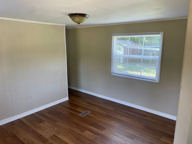 Building Photo - 2 bed 1 bath mobile home in Franklinville!...