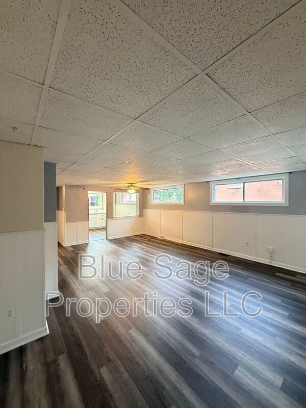 Building Photo - 2118 Valleyview Dr