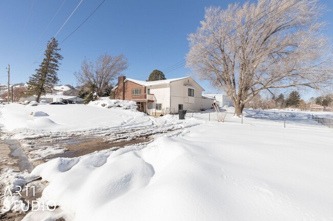 Building Photo - Spacious Basement Apartment in South Weber