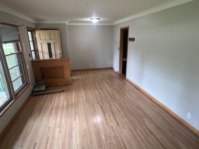 Building Photo - Spacious 5-Bed, 2-Bath Gem in the Heart of...