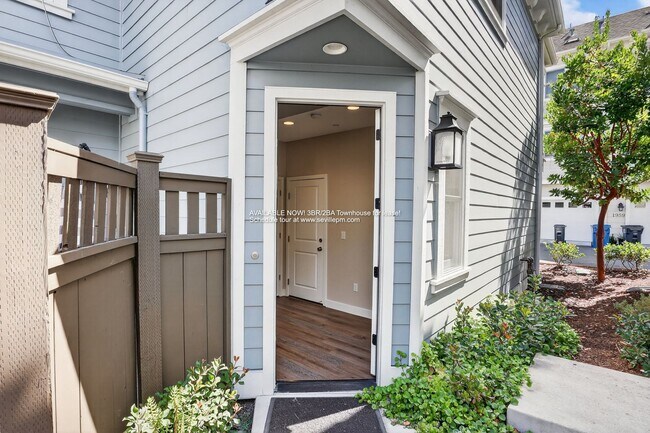 Building Photo - BEAUTIFUL Mulberry 3BR/2BA Townhome Availa...