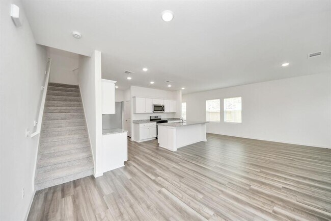 Building Photo - 10314 Valley Vista Dr