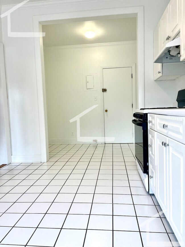 Building Photo - No Broker Fee - Brighton 2 Bed available now