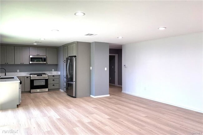 Building Photo - 3 br, 2 bath House - 14250 Kittridge St