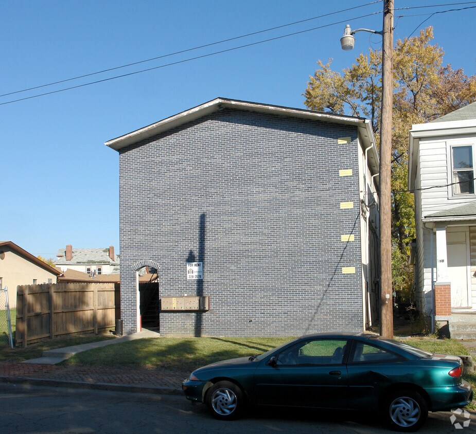 Building Photo - 916 E Gay St