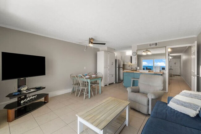 Building Photo - 8743 Thomas Dr