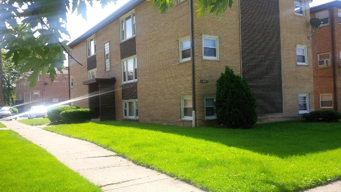 Building - 14625 Karlov Ave