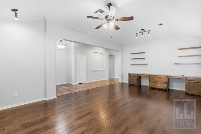 Building Photo - 420 Torrington Dr