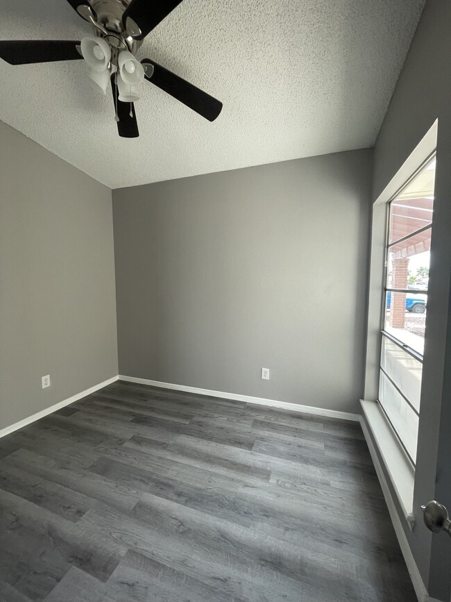 Foto del edificio - 11217 Les Peterson Ln