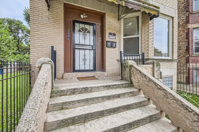 Building Photo - 2921 W Flournoy St