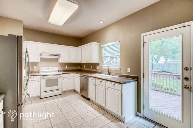 Foto del edificio - 1124 Berry Creek Dr