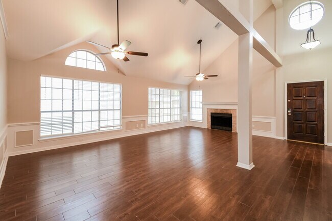 Foto del edificio - 4765 Oakmont Ct