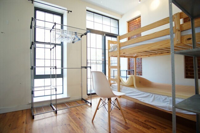 Foto del edificio - 123 Lewis Ave