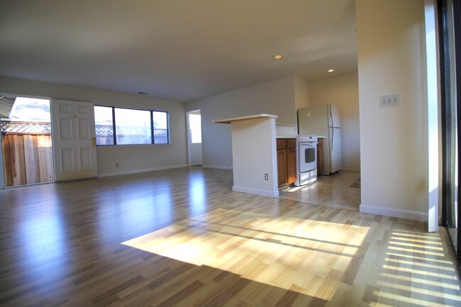 Building Photo - 93 30th Ave