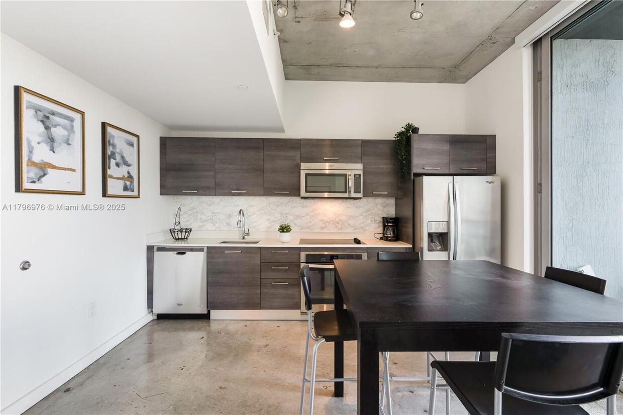 Foto principal - 151 SE 1st St