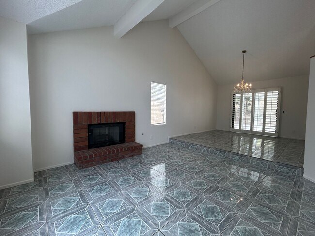 Building Photo - Spacious 4 Bedroom, 3 Bathroom Home in Rec...