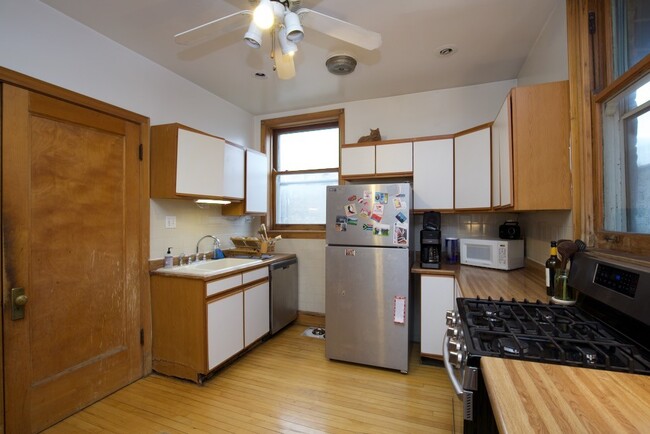 Foto del edificio - 6308 N Glenwood Ave