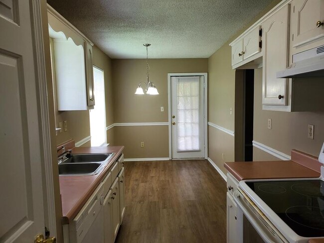 Building Photo - 2590 Reese Point Dr