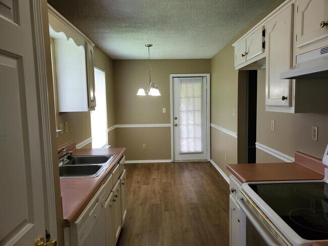 Foto del edificio - 2590 Reese Point Dr