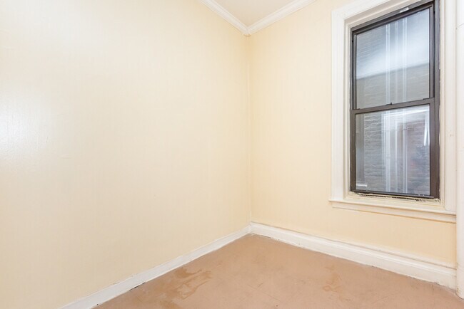 Building Photo - 323 W 42nd St