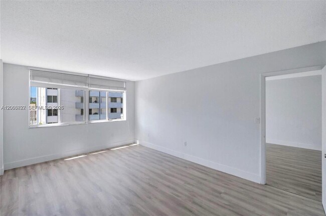 Foto del edificio - 1345 Lincoln Rd