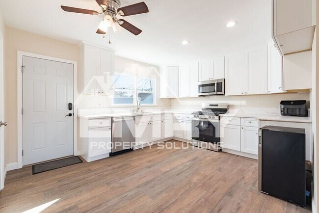 Foto del edificio - New 3 Bedroom 1 Bathroom House for Rent in Ontario CA 91764