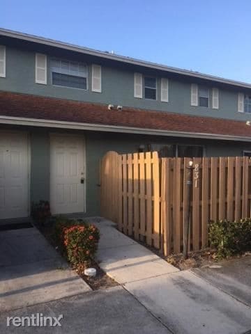 Primary Photo - 3 br, 2.5 bath Townhome - 831 Cypress Way E