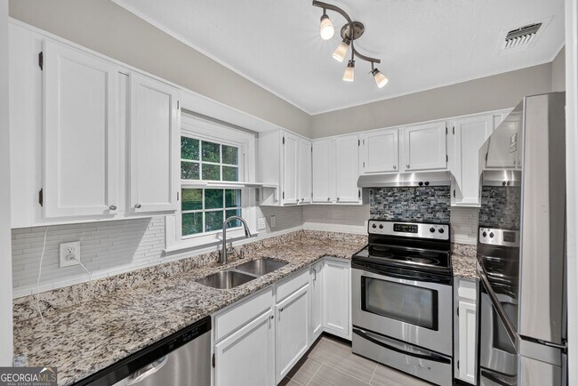 Foto del edificio - 226 High Creek Dr