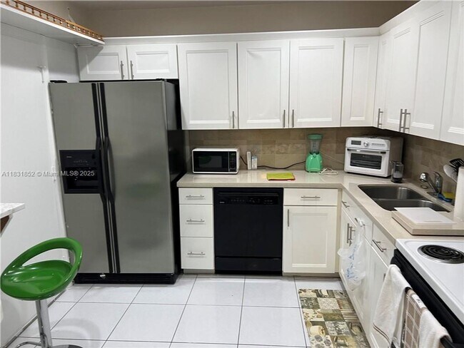 Foto del edificio - 6101 N Falls Cir Dr
