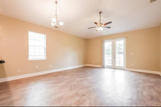 Building Photo - 527 Hibiscus Cove Dr