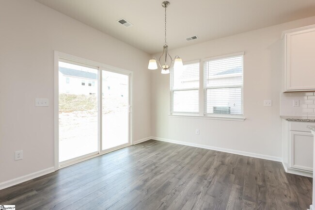 Foto del edificio - 109 Wild Lily Dr