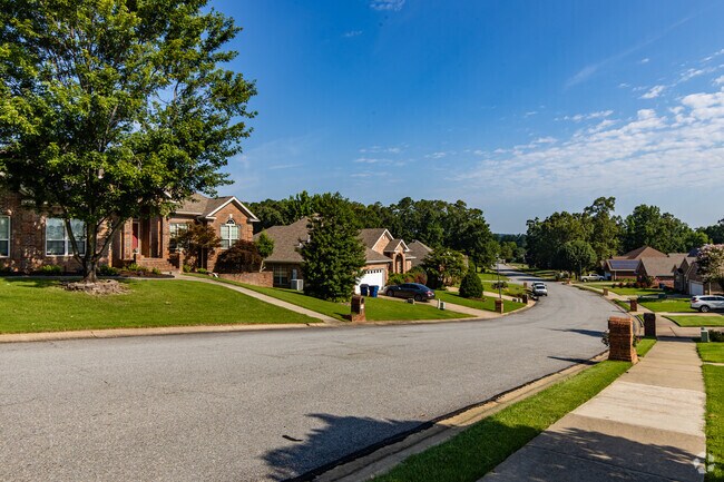 Rows of beautiful homes line the Maumelle streets.