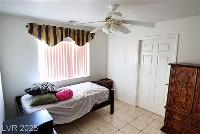 Foto del edificio - Large Single Story Corner Lot HOME