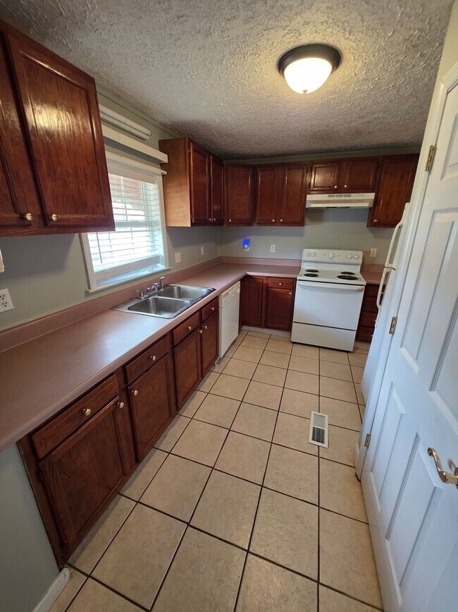 Building Photo - SPECIAL: 1st months rent FREE if lease is signed in December: 2 Bedroom 1 Bath House with storage...