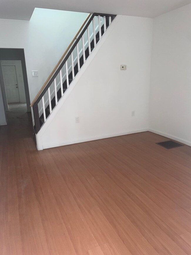 Foto del edificio - 2432 Etting St