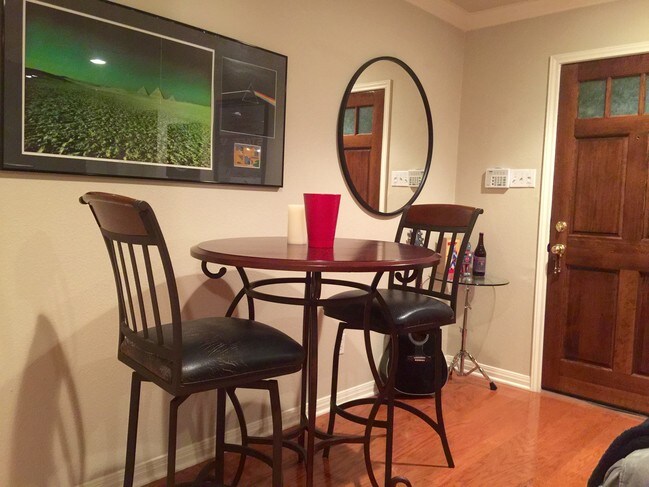 La educación y el crecimiento prosperan en Metropolitan Junior Academy. - 1500 E Side Dr