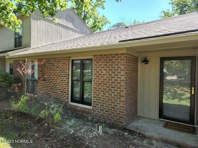 Building Photo - 711 Hidden Branches Close