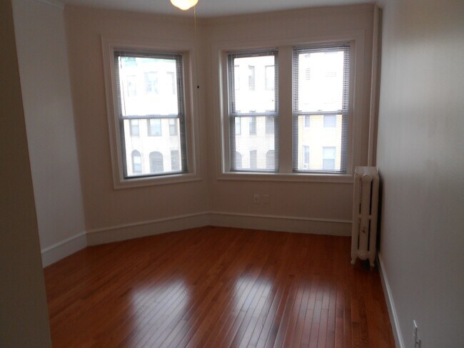 Building Photo - 58 Burbank St
