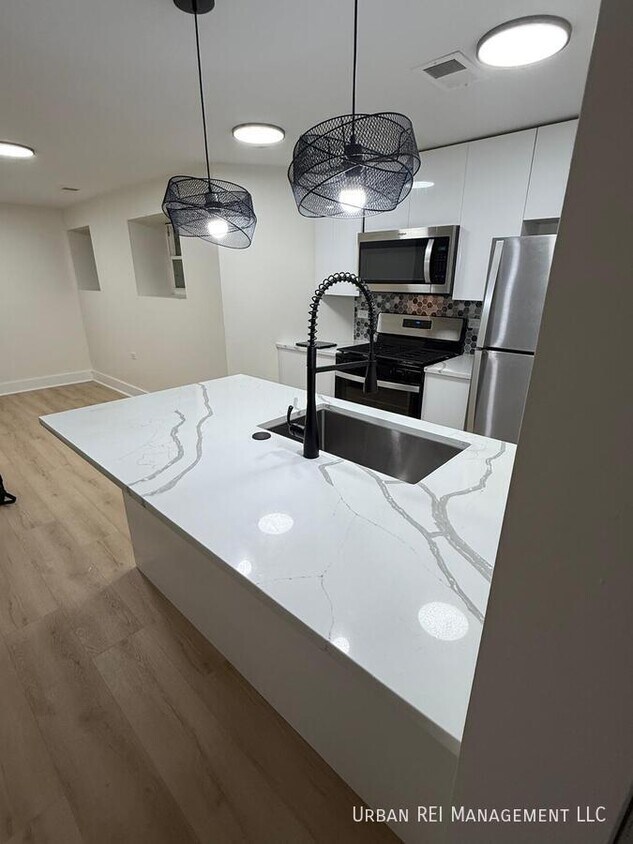 Foto principal - 4927 S Prairie Ave